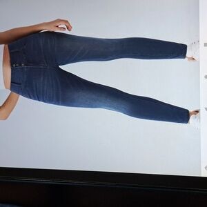 MEDIUM.    HALARA FLEX BUTTON ZIPPER SKINNY DENIUM KNIT PANTS